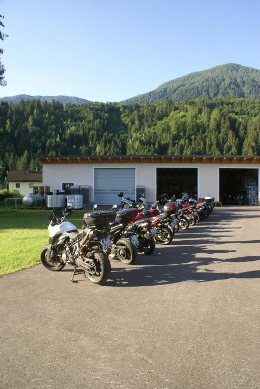 Bierhotel Loncium & Privatbrauerei Kotschach-Mauthen Exterior photo